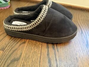 Sole Mates Women's Size 8 Slip On Black Slipper NEW